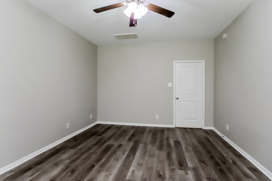 Building Photo - 614 Companion Dr