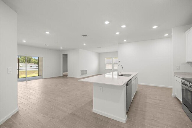 Building Photo - 6587 SW 89th Loop