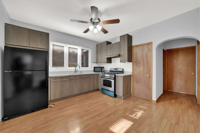 Building Photo - 6238 S Massasoit Ave