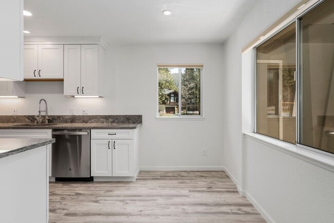 Building Photo - Incline Village: Condo - 2 Bedrooms, 1 Bathroom, Remodeled