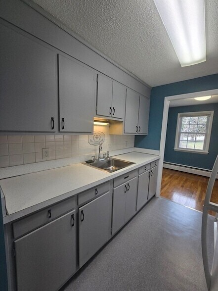 Building Photo - 180 Nesmith St