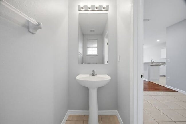 Building Photo - Villages of Bloomingdale