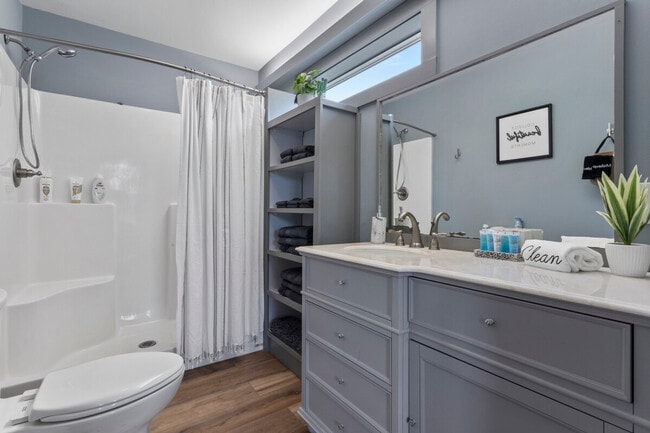 Building Photo - 304 Tide St