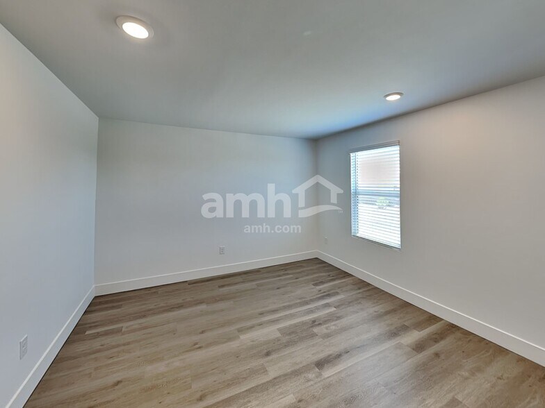 Building Photo - 9644 Harkes Dr