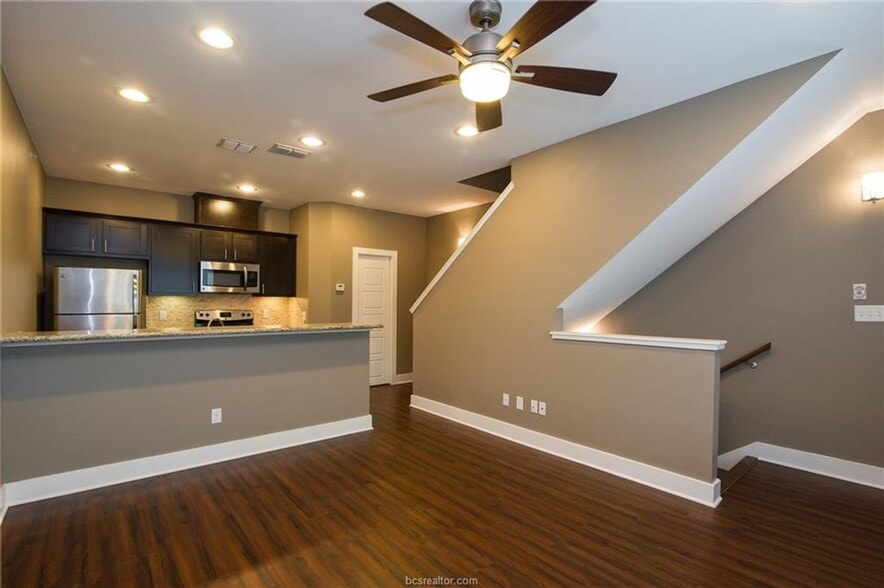 Building Photo - 1 Bed, 1.5 Bath Apartment on Northgate! Minutes from TAMU