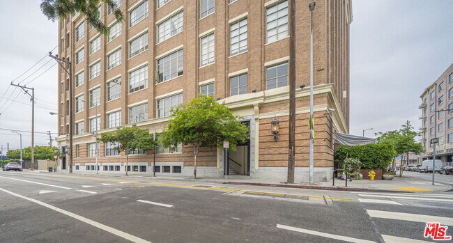 Building Photo - 1850 Industrial St
