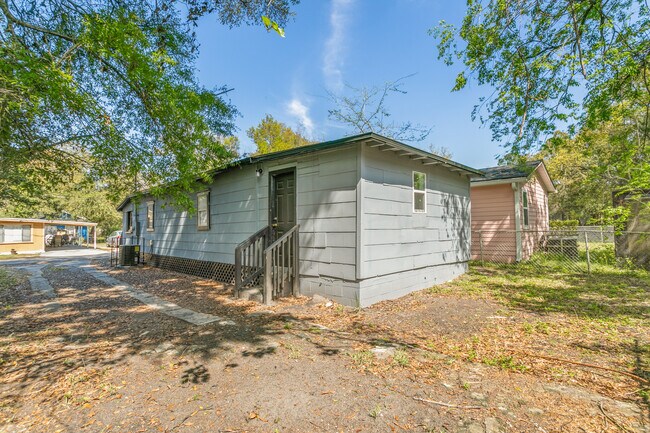 Building Photo - 1424 E 25th St