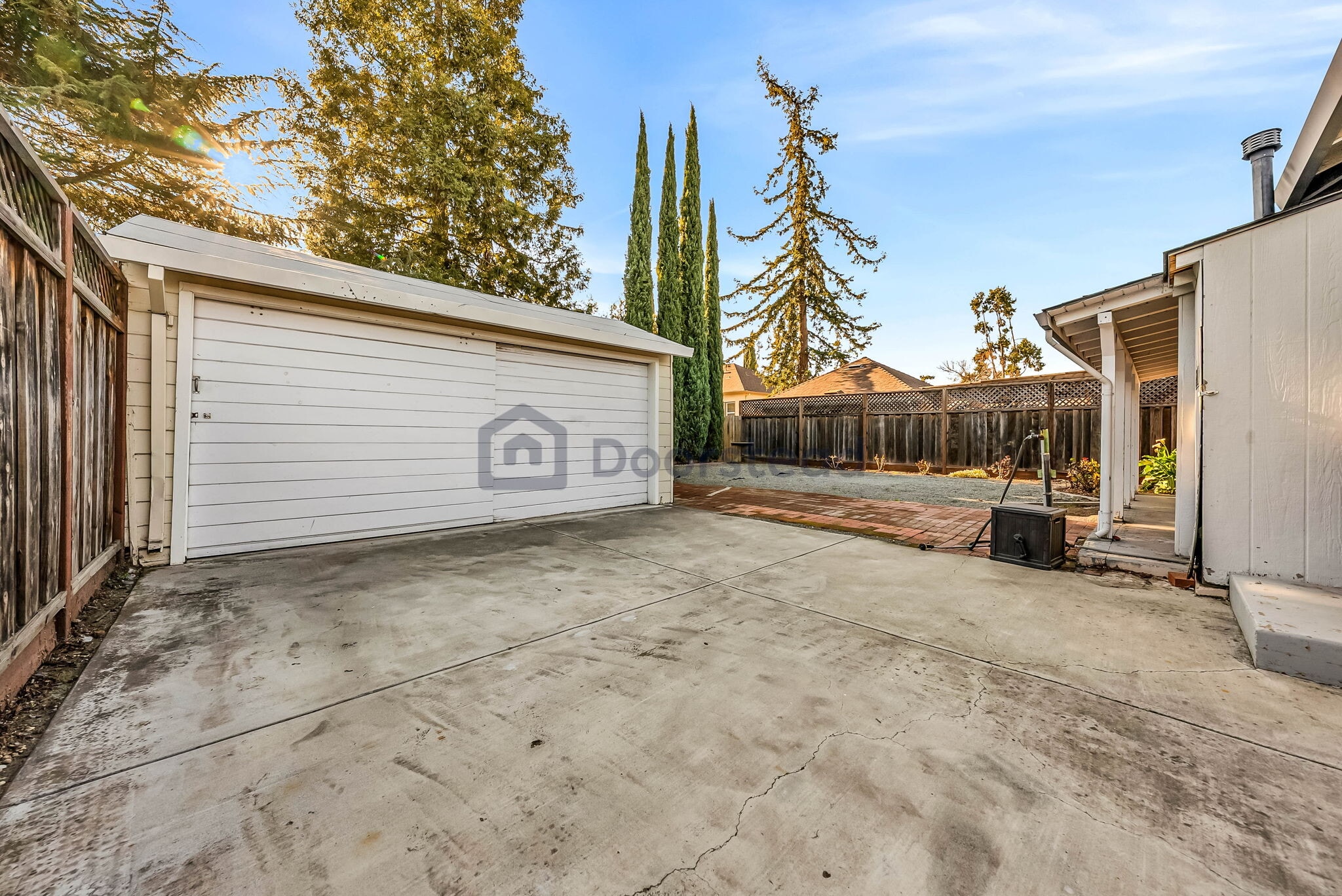 Building Photo - 2448 Pioneer Ave