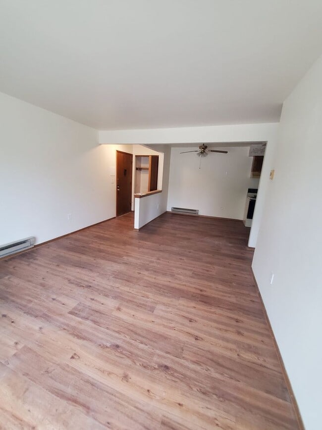 Building Photo - 1320 Meadow Creek Dr. (8 Unit)