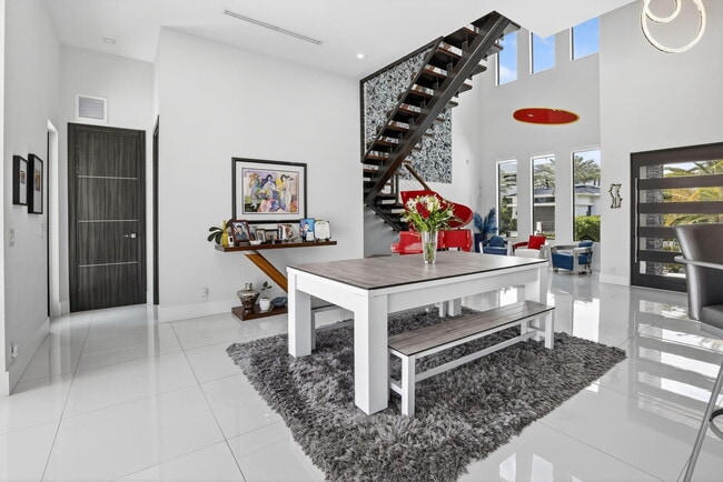 Building Photo - 334 Isle of Capri Dr