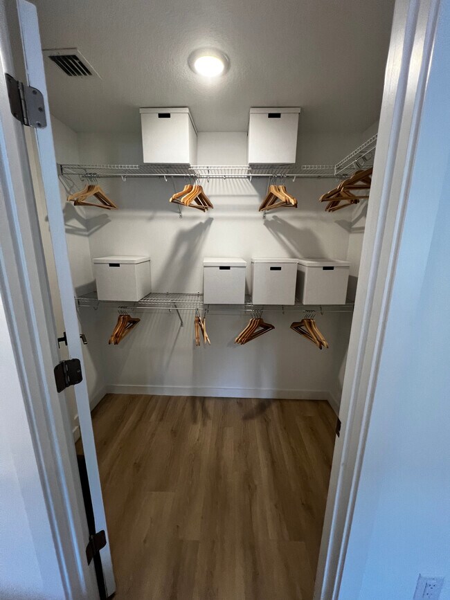 Building Photo - 572 S Biscayne River Dr