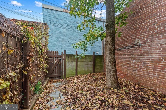 Building Photo - 1807 E Lombard St