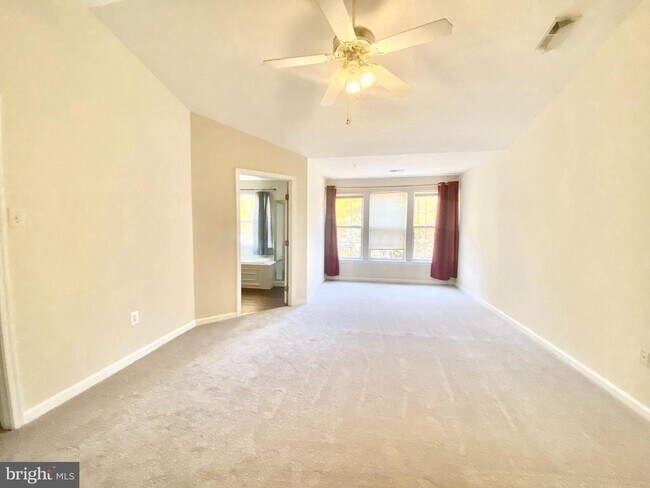 Building Photo - 13765 Palmetto Cir