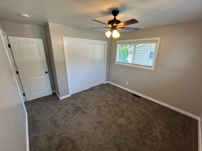 Building Photo - Beautiful 3 Bed, 1.5 Bath in Spokane!