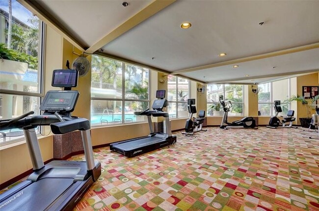 Building Photo - 2633 NE 14th Ave