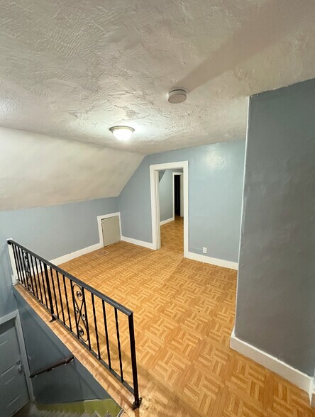 Building Photo - 89 Hamlet Ave