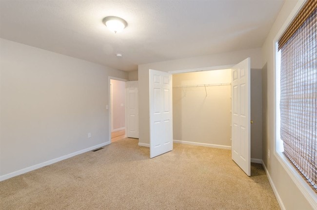 Building Photo - 60 Russell Hill Rd