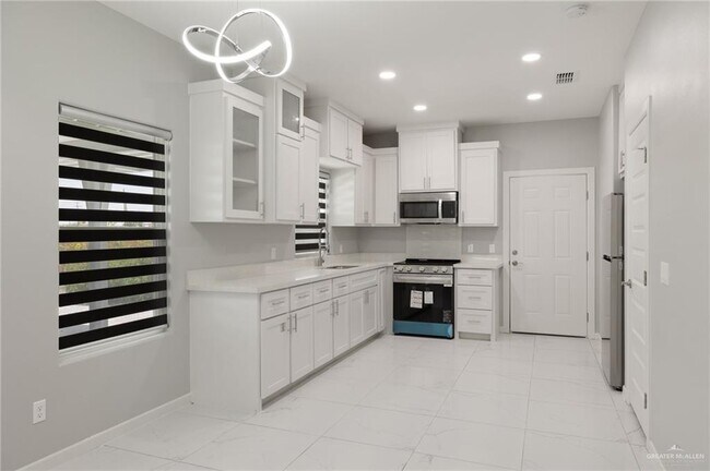 Building Photo - 1118 Country Club Drive