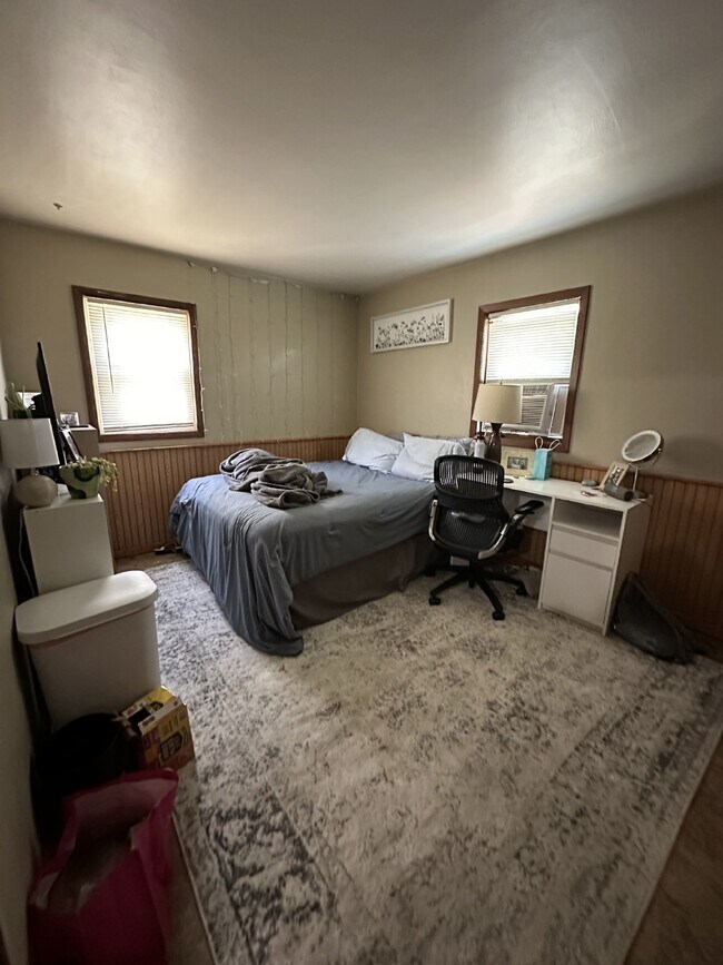 Building Photo - One Bedroom One Bath Unit in Triplex near Downtown and UWEC!