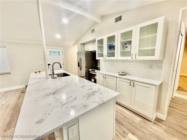 Building Photo - 403 Lake Lotela Dr