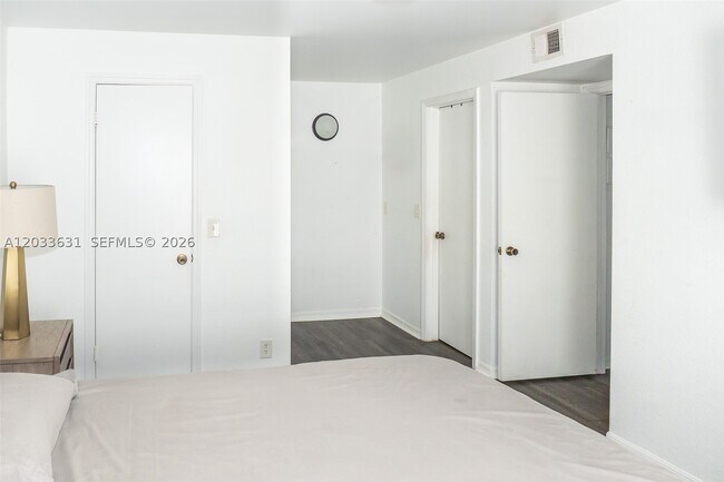 Building Photo - 13060 Vista Isles Dr