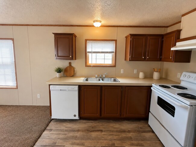 Building Photo - 25521 Nuway Ave