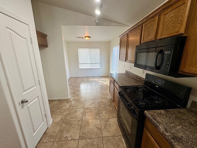 Building Photo - 7142 W Beverly Rd