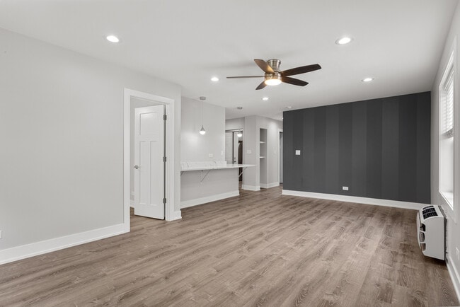 Building Photo - 1303 W Estes Ave