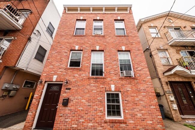 Primary Photo - 217 South St