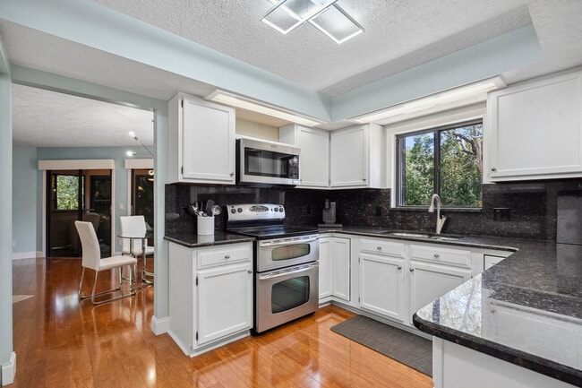 Building Photo - 5300 SE Schooner Oaks Way