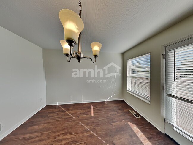 Building Photo - 13 Stoney Bluff Way