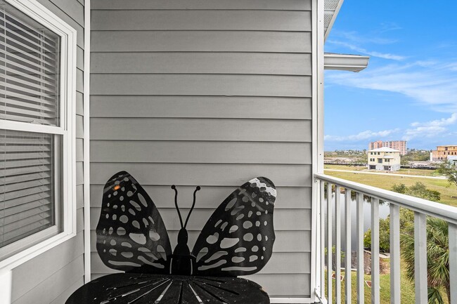 Building Photo - 5727 Biscayne Ct