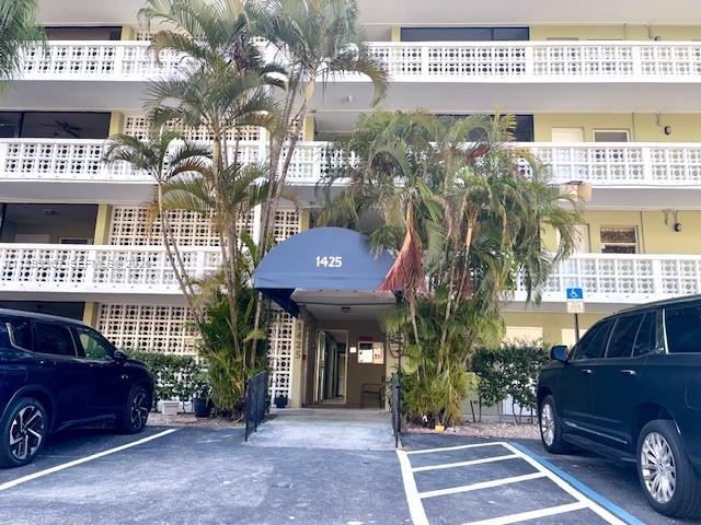 Building Photo - 1425 Arthur St