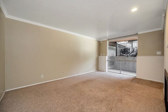 Building Photo - Beautiful Capital Gardens 2 bedroom Condo ...