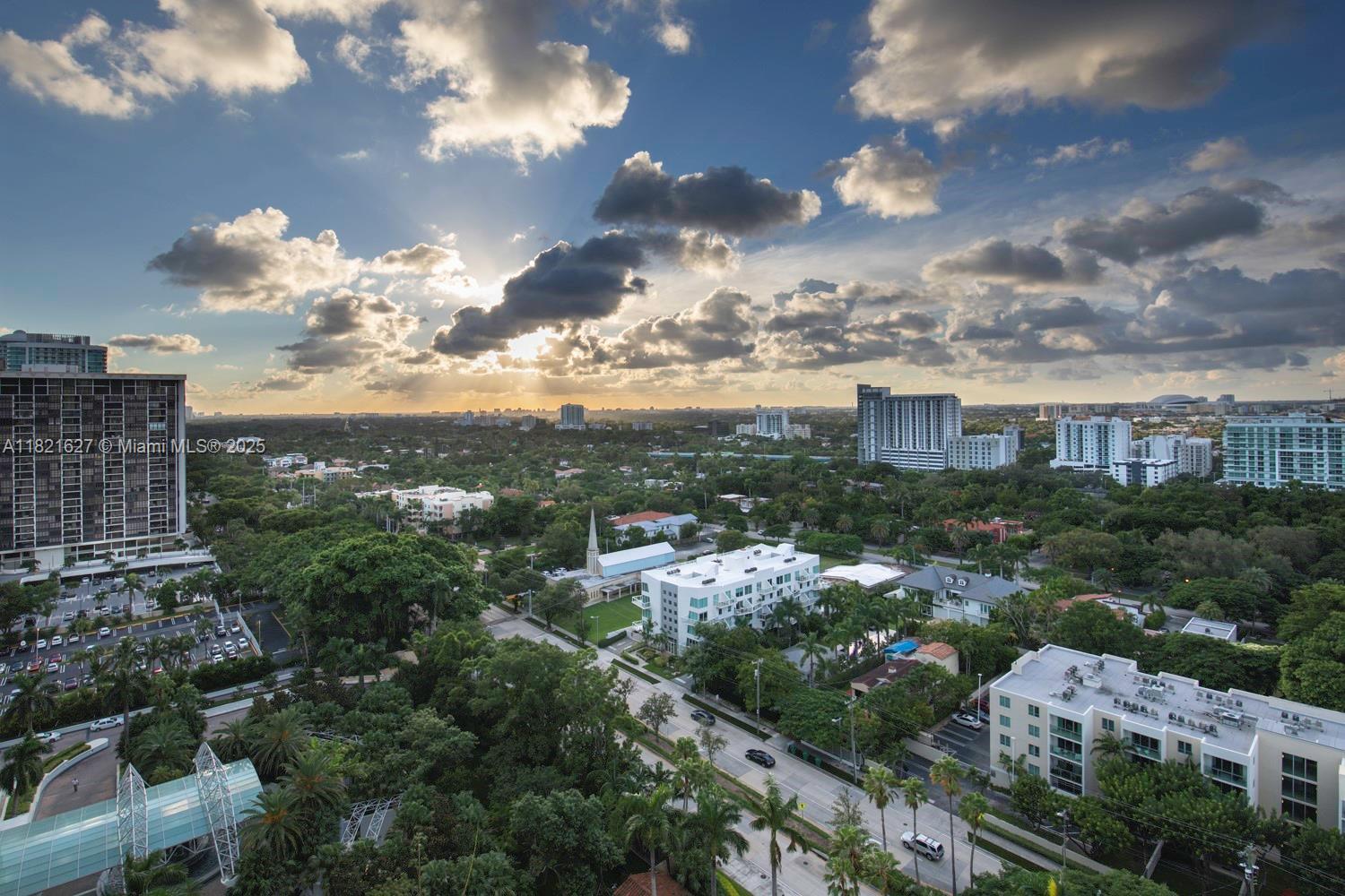 Building Photo - 1627 Brickell Ave