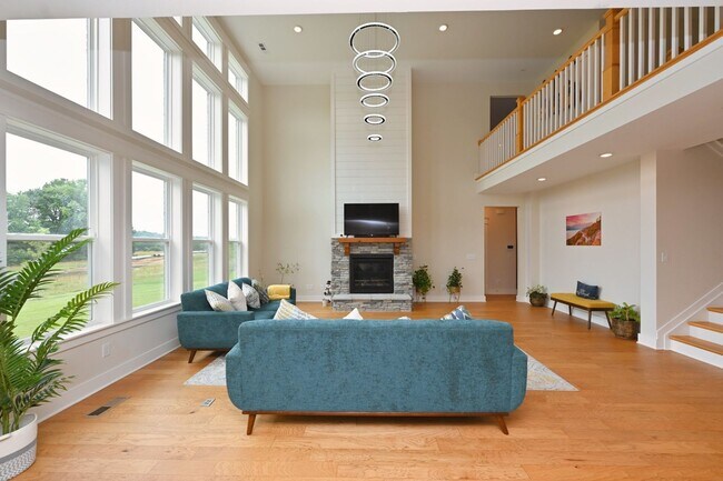 Building Photo - **EXECUTIVE 2022-BUILT HOME IN WILLIAMSON ...