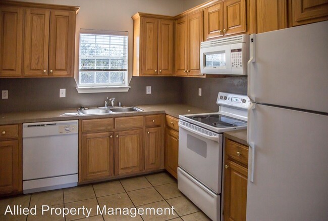 Building Photo - 2406 S University Parks Dr
