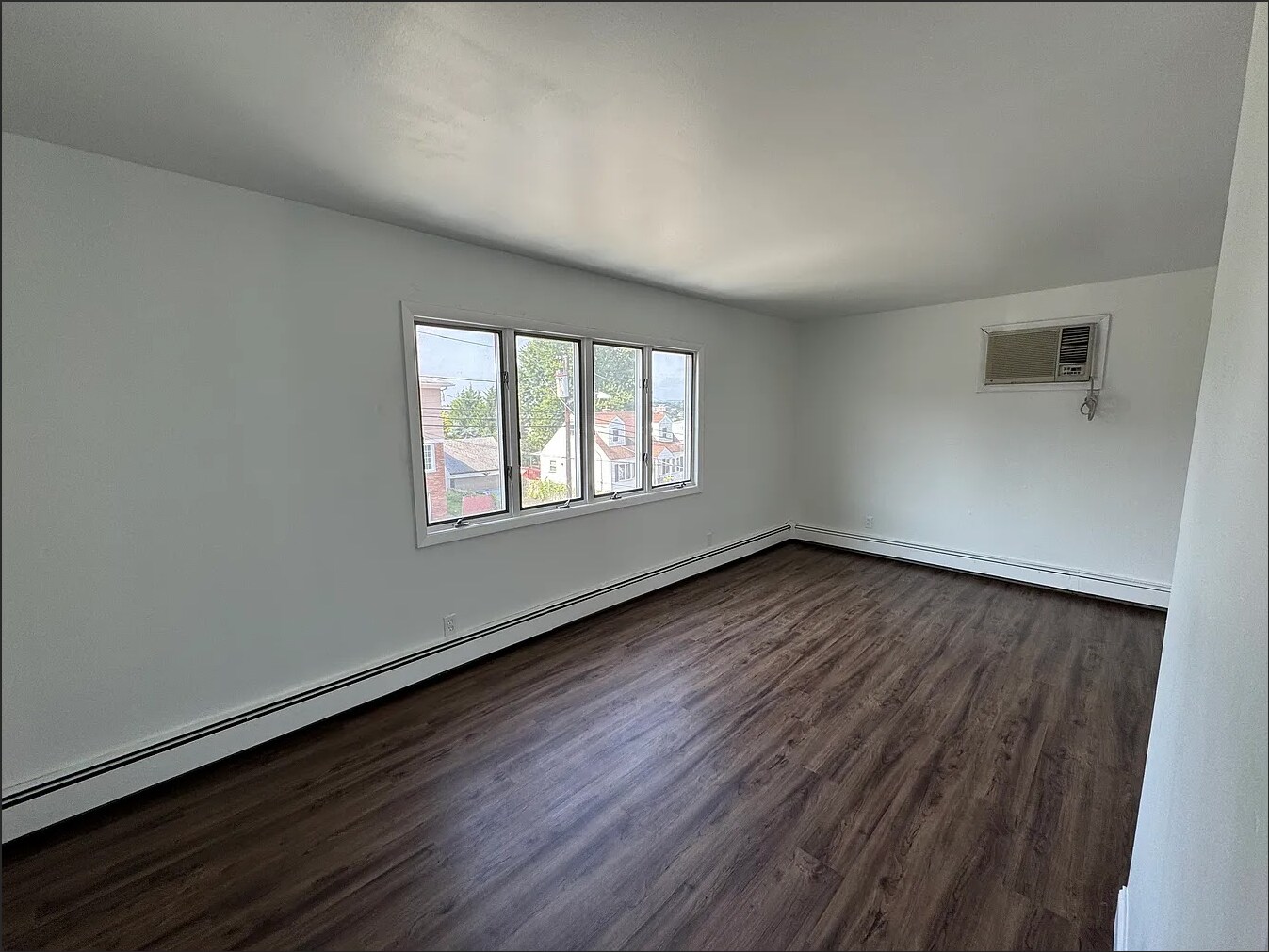 Building Photo - 164 Eagle St