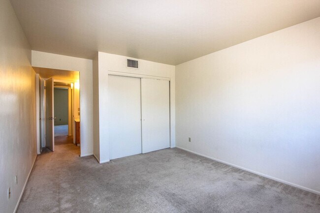 Building Photo - 3 Bedroom Unit at Villas at the Ridge in Prescott