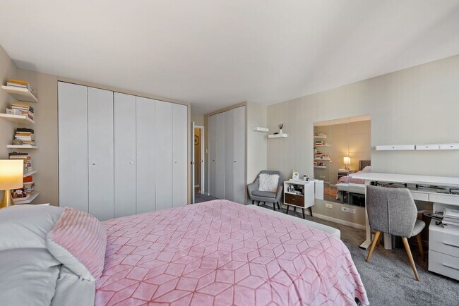 Building Photo - 111 E Chestnut St