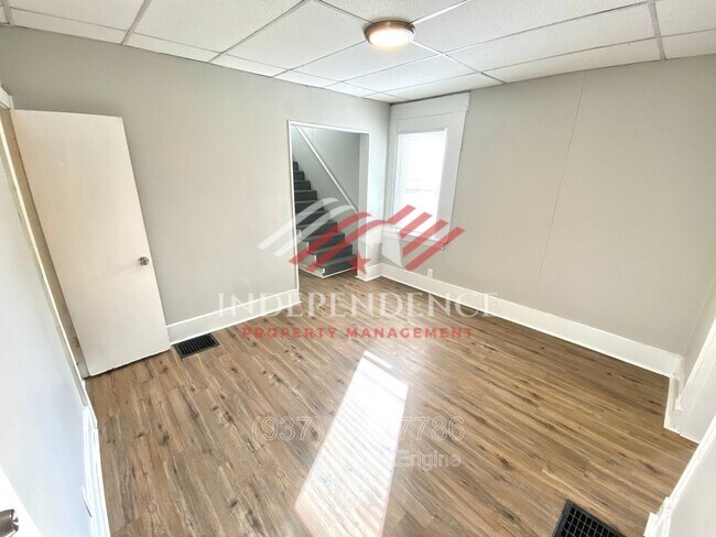 Building Photo - 906 Vine St