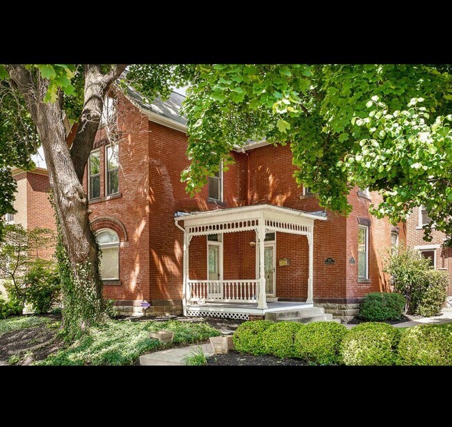 Primary Photo - 220 E Deshler Ave