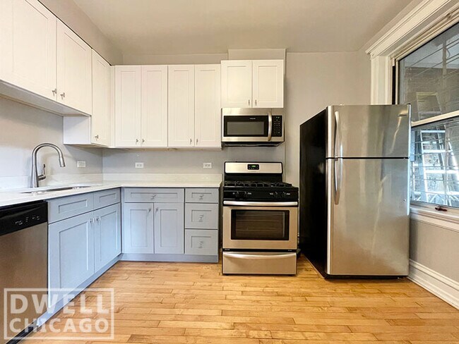 Building Photo - 5143 N Clark St