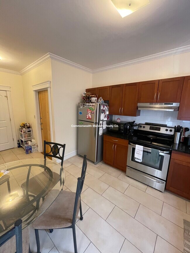 Building Photo - 27 Glenville Ave