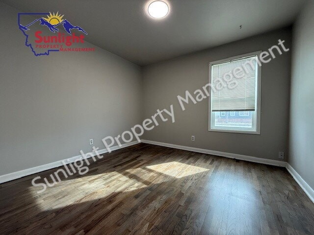 Building Photo - 2 Bed 1 Bath Apartment