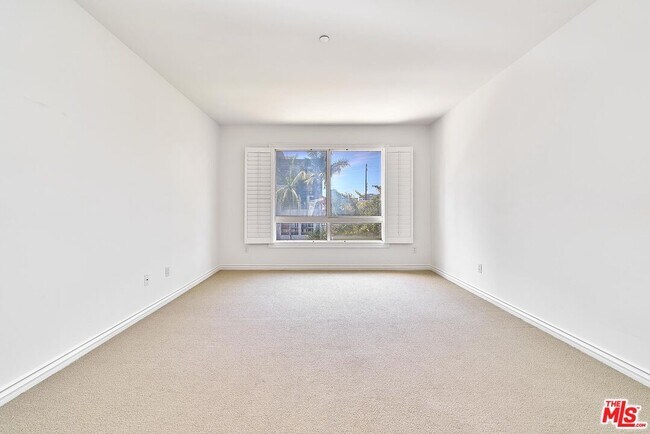 Building Photo - 2230 S Bentley Ave
