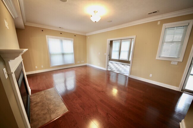 Building Photo - 1607 S Renwick Blvd