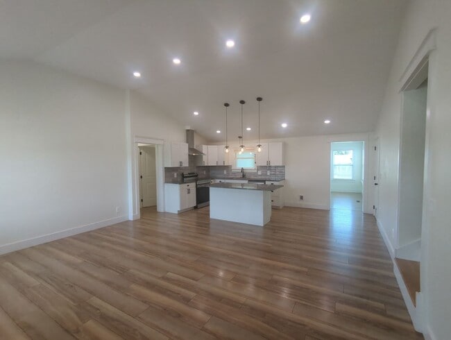 Building Photo - NICE SPACIOUS House in Holly Hills