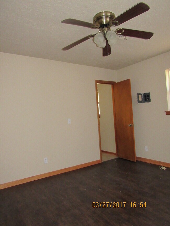 Building Photo - Pet Friendly Home!