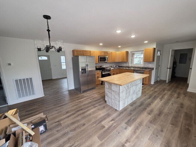 Building Photo - 3701 Bahama Dr